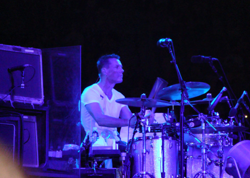 Larry Mullen Jr. en concert avec U2 à Chicago (Illinois, États-Unis), le 12 septembre 2009.